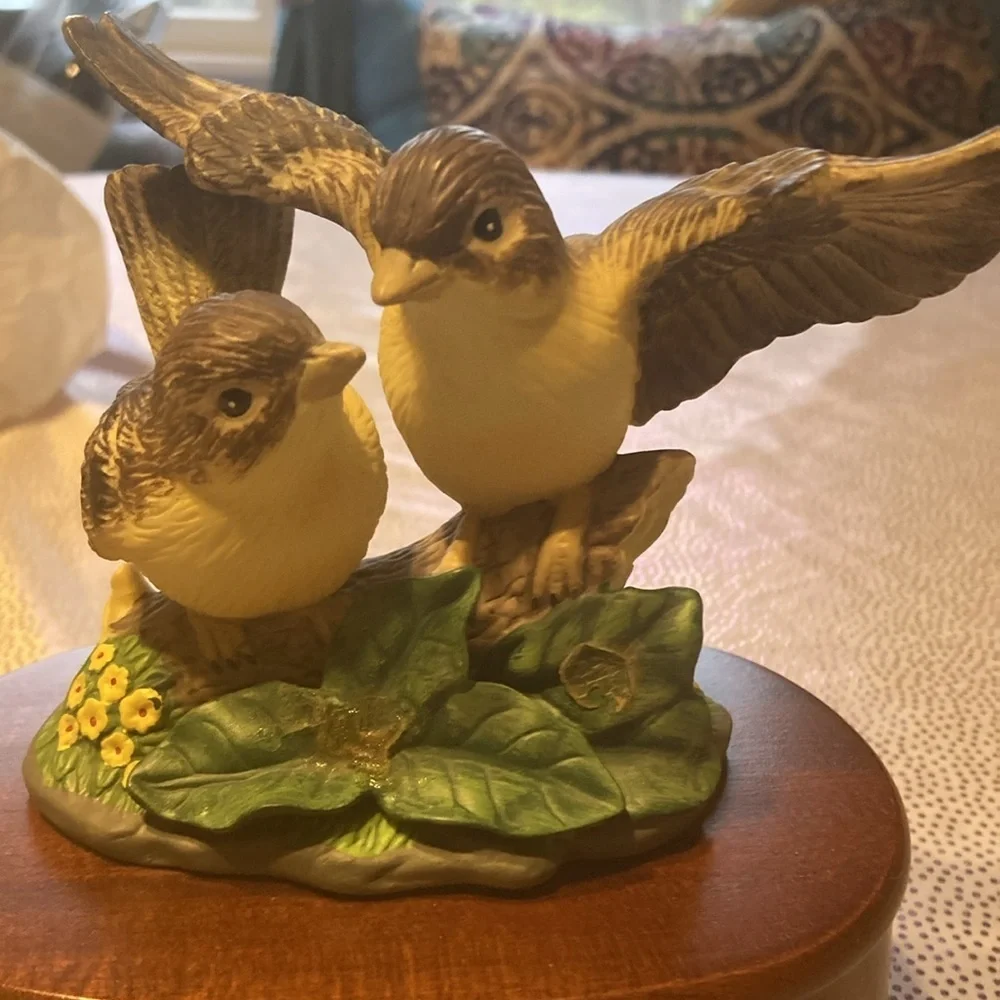 SPARROW MUSIC BOX figurine statue sculpture gift vintage bird decor